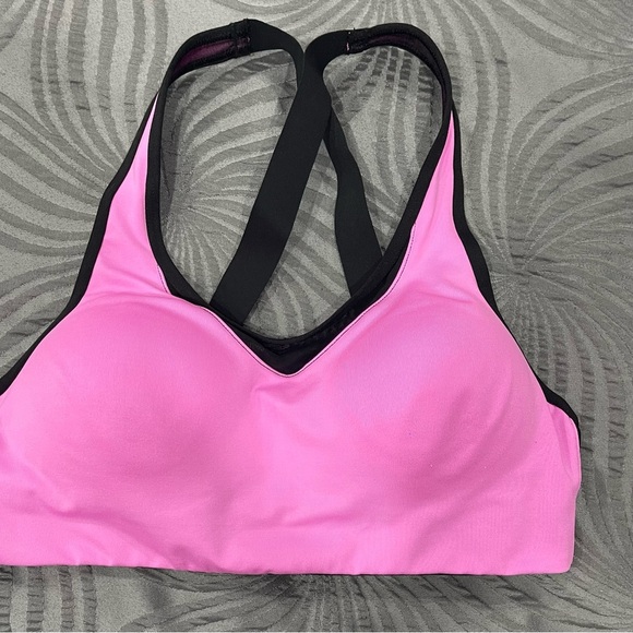 Medium Sports bra Victoria secret never use no tags - Picture 1 of 4